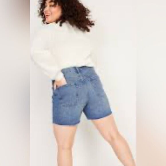 NWT Old Navy Plus Size Curvy Distressed Slouchy Cut Off Denim Shorts - Size 26 - Picture 3 of 10